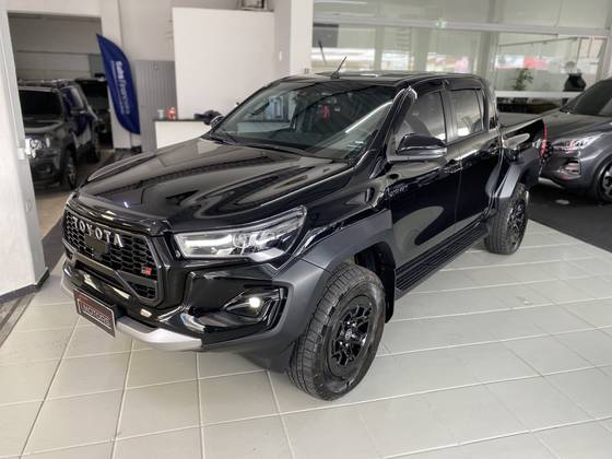 TOYOTA HILUX 2.8 D-4D TURBO DIESEL CD GR-S 4X4 AUTOMÁTICO TOYOTA HILUX 2.8 D-4D TURBO DIESEL CD GR-S 4X4 AUTOMÁTICO